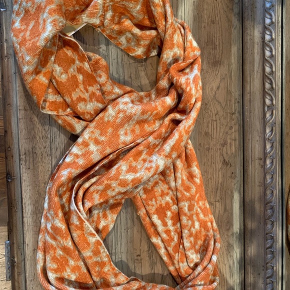 Michael Kors Scarf - Picture 3 of 4